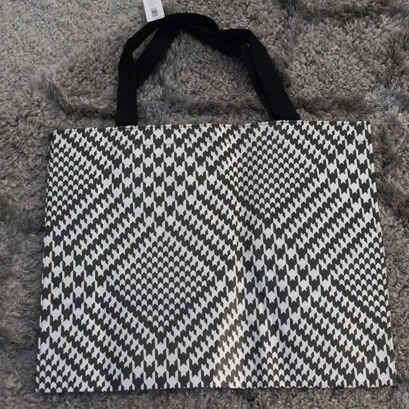 Chico’s  NWT black and white tote bag. - Picture 4 of 8